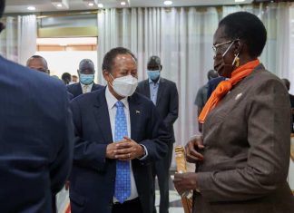 حمدوك يبحث مع ربيكا قرنق استراتيجية عودة النازحين واللاجئين حمدوك يبحث مع ربيكا قرنق استراتيجية عودة النازحين واللاجئين