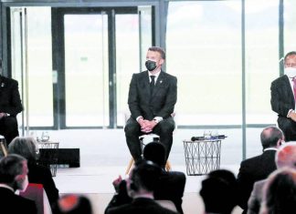 ضوء بناء الدولة.. متى يصل دعم مؤتمر باريس؟ ضوء بناء الدولة.. متى يصل دعم مؤتمر باريس؟