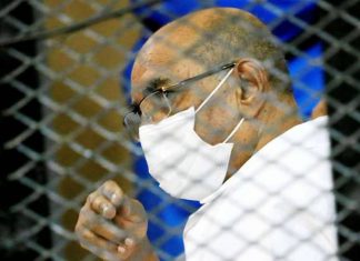 ضغوط متنامية على الانتقالي السوداني لتسليم البشير إلى الجنائية الدولية ضغوط متنامية على الانتقالي السوداني لتسليم البشير إلى الجنائية الدولية