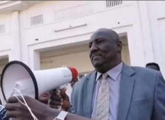 جمع توقيعات من رؤساء نيابات لدعم استمرار النائب العام المكلف جمع توقيعات من رؤساء نيابات لدعم استمرار النائب العام المكلف