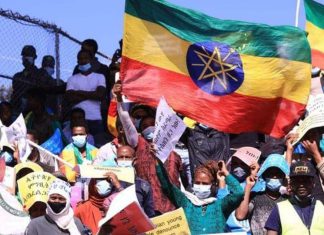 متظاهرون ينددون بواشنطن في أديس أبابا ويطالبون بملء سد النهضة متظاهرون ينددون بواشنطن في أديس أبابا ويطالبون بملء سد النهضة