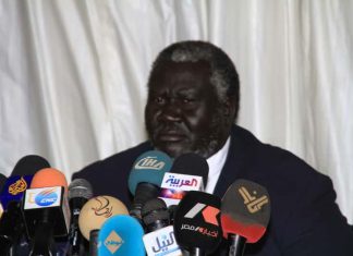 عقار يطلع على قضايا اللاجئين وترسيم الحدود مع جنوب السودان