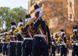 قوات الحرس الجمهوري تبدأ استعرضا عسكرياً بشوارع الخرطوم قوات الحرس الجمهوري تبدأ استعرضا عسكرياً بشوارع الخرطوم