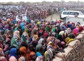 الاف النازحين في استقبال بنسودا في معسكر كلمة الاف النازحين في استقبال بنسودا في معسكر كلمة