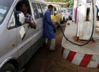 مصادر تكشف عن طلب حمدوك بإيقاف تحرير الوقود إلى ما بعد 3 يونيو الجاري مصادر تكشف عن طلب حمدوك بإيقاف تحرير الوقود إلى ما بعد 3 يونيو الجاري