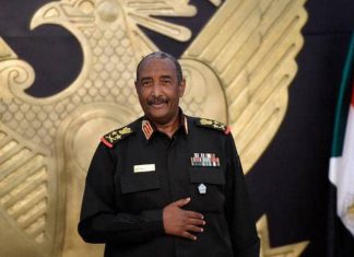 رئيس مجلس السيادة يلتقي وفد الوساطة ويتسلم رسالة من رئيس جمهورية جنوب السودان رئيس مجلس السيادة يلتقي وفد الوساطة ويتسلم رسالة من رئيس جمهورية جنوب السودان