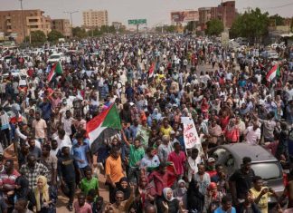 الخذلان يطغى على ثوار السودان بعد 3 سنوات من الاحتجاجات.. هل جذوة الثورة ما زالت متقدة؟ الخذلان يطغى على ثوار السودان بعد 3 سنوات من الاحتجاجات.. هل جذوة الثورة ما زالت متقدة؟