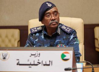 وزير الداخلية مغرداً: نثق في وعي الشباب والثوار وزير الداخلية مغرداً: نثق في وعي الشباب والثوار