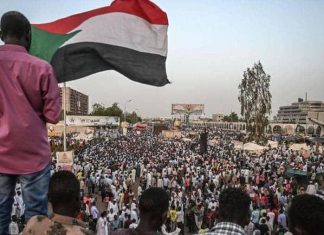 منظمة أسر الشهداء تخاطب المتظاهرين وتعلن التصعيد الدولي منظمة أسر الشهداء تخاطب المتظاهرين وتعلن التصعيد الدولي