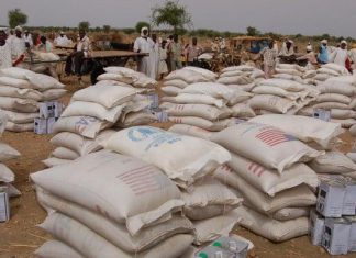 بسبب إيقاف صرف المساعدات الغذائية.. لاجئي معسكر كننقو ينظمون وقفة احتجاجية بسبب إيقاف صرف المساعدات الغذائية.. لاجئي معسكر كننقو ينظمون وقفة احتجاجية