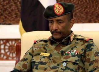 بعد إعلان حميدتي رفض دمج الدعم السريع في الجيش.. لما خرج البرهان عن صمته؟ بعد إعلان حميدتي رفض دمج الدعم السريع في الجيش.. لما خرج البرهان عن صمته؟