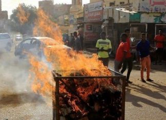 إصابة عدد من الأشخاص وحرق منازل في تجدد للاشتباكات ذات الطابع القبلي ببورتسودان إصابة عدد من الأشخاص وحرق منازل في تجدد للاشتباكات ذات الطابع القبلي ببورتسودان