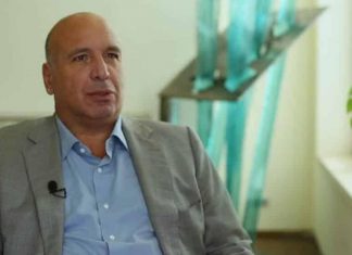 السلطات المصرية تمنع رجل أعمال مصري من السفر بطائرة خاصة إلي السودان السلطات المصرية تمنع رجل أعمال مصري من السفر بطائرة خاصة إلي السودان