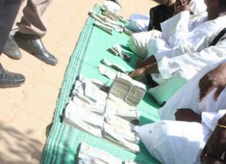 القبض على 6 من كبار تجار العملة بالخرطوم القبض على 6 من كبار تجار العملة بالخرطوم