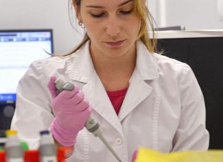 ما قصة اللقاحات..كيف تعمل وهل يجب أن نقلق منها؟ ما قصة اللقاحات... كيف عرفها العالم وما هي طريقة عملها وهل يجب أن نقلق منها