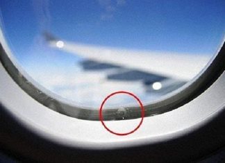 ماذا يحدث إذا كسرت نافذة الطائرة جوا… نصائح يجب أن يعرفها الجميع ماذا يحدث إذا كسرت نافذة الطائرة جوا... نصائح يجب أن يعرفها الجميع