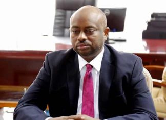 وزير الاتصالات: قطع الانترنت لـ(3) ساعات يومياً إجراء استثنائي للامتحانات وزير الاتصالات: قطع الانترنت لـ(3) ساعات يومياً إجراء استثنائي للامتحانات