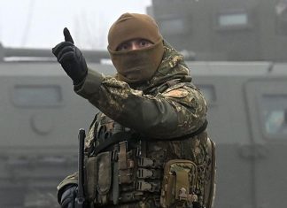 ضابط بالجيش يمنع تفتيش طائرة إجلاء مرتزقة شركة روسية من ليبيا عبر السودان ضابط بالجيش يمنع تفتيش طائرة إجلاء مرتزقة شركة روسية من ليبيا عبر السودان