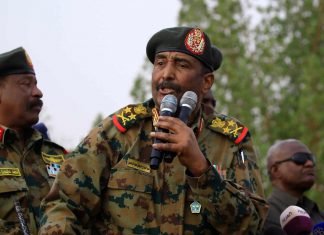 السودان.. المكون العسكري ينفي خلافاته وتباين حول مبادرة حمدوك السودان.. المكون العسكري ينفي خلافاته وتباين حول مبادرة حمدوك