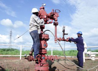 شركة تتبع للجيش توقع عقدا مع شركة إماراتية لتطوير النفط في السودان شركة تتبع للجيش توقع عقدا مع شركة إماراتية لتطوير النفط في السودان