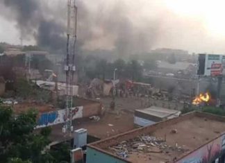 روائح جثث تفوح.. أهالي ضحايا فض اعتصام الاعتصام ينتظرون روائح جثث تفوح.. أهالي ضحايا فض اعتصام الاعتصام ينتظرون