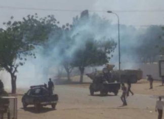 القوات الأمنية تهاجم موكب 30 يونيو بنيالا وتطلق الغاز المسيل للدموع القوات الأمنية تهاجم موكب 30 يونيو بنيالا وتطلق الغاز المسيل للدموع