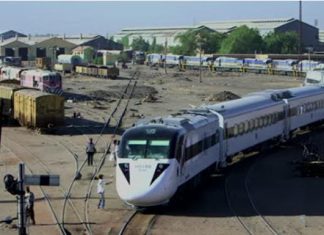 اتفاق بين الطاقة والسكة الحديد لنقل الفيرنس بقيمة 280 مليون جنيه اتفاق بين الطاقة والسكة الحديد لنقل الفيرنس بقيمة 280 مليون جنيه