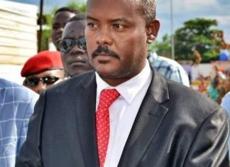 لجان المقاومة بالقضارف تترس الشوارع حول منزل الوالي لجان المقاومة بالقضارف تترس الشوارع حول منزل الوالي