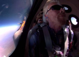 الملياردير ريتشارد برانسون ينطلق إلى الفضاء على متن مركبة من صنع شركته “فيرجن غالاكتيك” الملياردير ريتشارد برانسون ينطلق إلى الفضاء على متن مركبة من صنع شركته "فيرجن غالاكتيك"