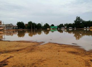 محلية شرق النيل تقف على تصريف مياه الأمطار محلية شرق النيل تقف على تصريف مياه الأمطار