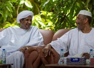 حميدتي يسجل زيارة خاصة للرئيس البرهان بمسقط رأسه بنهر النيل حميدتي يسجل زيارة خاصة للرئيس البرهان بمسقط رأسه بنهر النيل