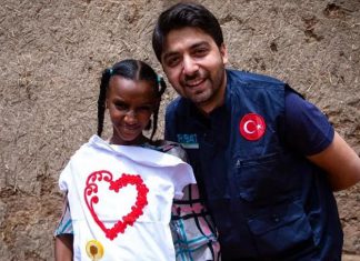 منظمة تركية توزع هدايا على أطفال أيتام في الخرطوم منظمة تركية توزع هدايا على أطفال أيتام في الخرطوم