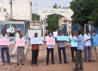 وقفة إحتجاجية بسبب توقف مستشفى نيالا التخصصي وقفة إحتجاجية بسبب توقف مستشفى نيالا التخصصي