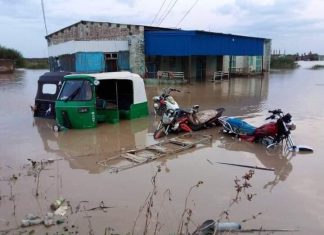 توفير معينات الإيواء والأمصال للمتضررين من الفيضانات والسيول بالفاو توفير معينات الإيواء والأمصال للمتضررين من الفيضانات والسيول بالفاو