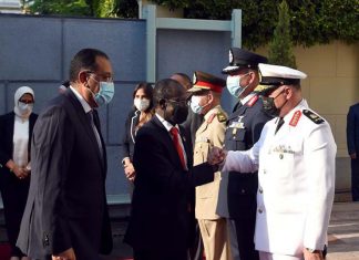 نائب رئيس جنوب السودان: ندعو المصريين لضخ استثماراتهم.. ونرحب بالتعاون في البترول والتعدين نائب رئيس جنوب السودان: ندعو المصريين لضخ استثماراتهم.. ونرحب بالتعاون في البترول والتعدين