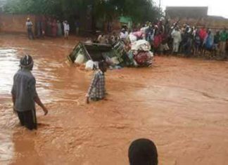 سيول تجرف آلاف المنازل بمخيم للنازحين بدارفور سيول تجرف آلاف المنازل بمخيم للنازحين بدارفور