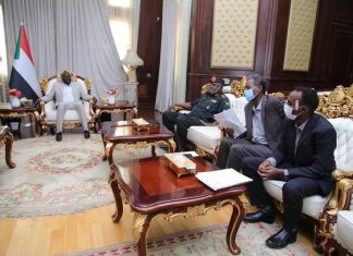 “بعد اعتصام 17 يوما”.. عضو بالسيادي يلتقي أهالي “الحماداب” “بعد اعتصام 17 يوما”.. عضو بالسيادي يلتقي أهالي “الحماداب”