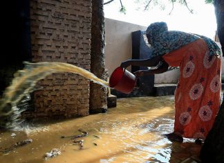 وزير الري السابق يكشف أسباب الفيضانات الأخيرة في البلاد وزير الري السابق يكشف أسباب الفيضانات الأخيرة في البلاد