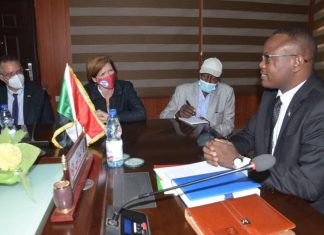 المديرة التنفيذية لوكالة المعونة الامريكية تصل الفاشر المديرة التنفيذية لوكالة المعونة الامريكية تصل الفاشر