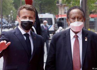 ماكرون يهاتف حمدوك وآبي أحمد حول تطورات أزمة تيغراي ماكرون يهاتف حمدوك وآبي أحمد حول تطورات أزمة تيغراي