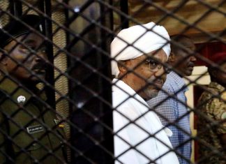 عمر البشير الحاكم الذي تحدّى المحكمة الجنائية