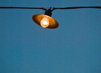 مدينة الفاشر تعيش في ظلام دامس منذ يومين بسبب عطل بأحد المولدات مدينة الفاشر تعيش في ظلام دامس منذ يومين بسبب عطل بأحد المولدات