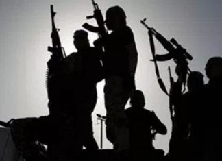 مجلس الأمن والدفاع يبدي قلقه تجاه التفلتات الأمنية وظاهرة استخدام الزي العسكري مجلس الأمن والدفاع يبدي قلقه تجاه التفلتات الأمنية وظاهرة استخدام الزي العسكري