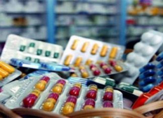 خبير ينتقد غياب الخطط ويكشف أسباب أزمة الدواء خبير ينتقد غياب الخطط ويكشف أسباب أزمة الدواء