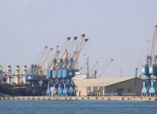 سفينة مساعدات إماراتية ترسو ببورتسودان سفينة مساعدات إماراتية ترسو ببورتسودان