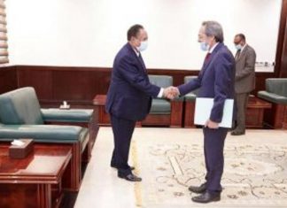 د.حمدوك يتلقى شرحاً حول الأحداث الأخيرة والوضع السياسي في تونس د.حمدوك يتلقى شرحاً حول الأحداث الأخيرة والوضع السياسي في تونس