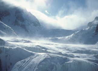 عالم أحياء: الوباء القادم قد يكون “مختبئا في الجليد الذائب” عالم أحياء: الوباء القادم قد يكون "مختبئا في الجليد الذائب"