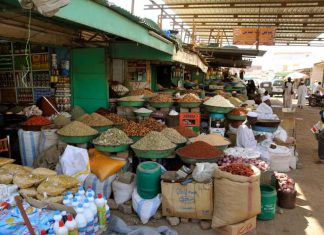 السودانيون ينتظرون وعود الحكومة بوقف انفلات الأسعار السودانيون ينتظرون وعود الحكومة بوقف انفلات الأسعار