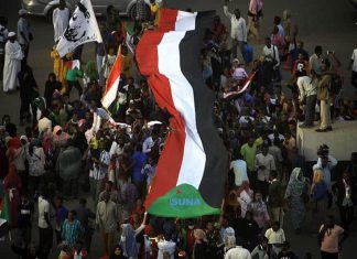 والد شهيد: رفضت محاولات بقبول الدية وحذرتهم من تكرارها والد شهيد: رفضت محاولات بقبول الدية وحذرتهم من تكرارها