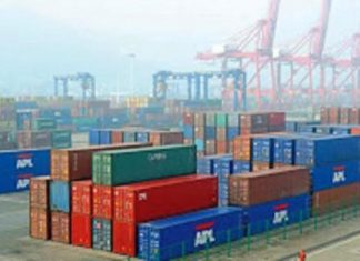 تسرب مواد خطيرة من (٥) حاويات بالميناء الجنوبي تسرب مواد خطيرة من (٥) حاويات بالميناء الجنوبي